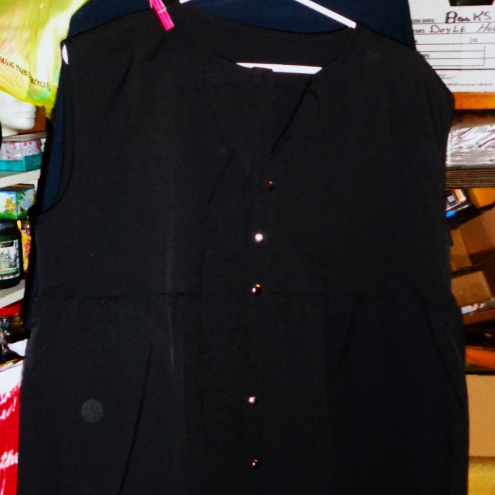 NEW FRIFUL BLACK COTTON SILVER BUTTONS DOWN FRONT SLEEVELESS BLOUSE-SZ LARGE
